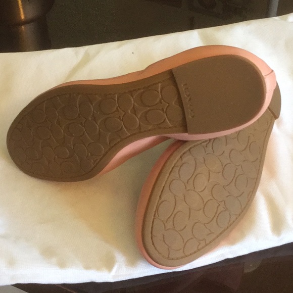 New Coach Flats in Pink Mauve W/ Gold Coach Logo - Picture 2 of 6